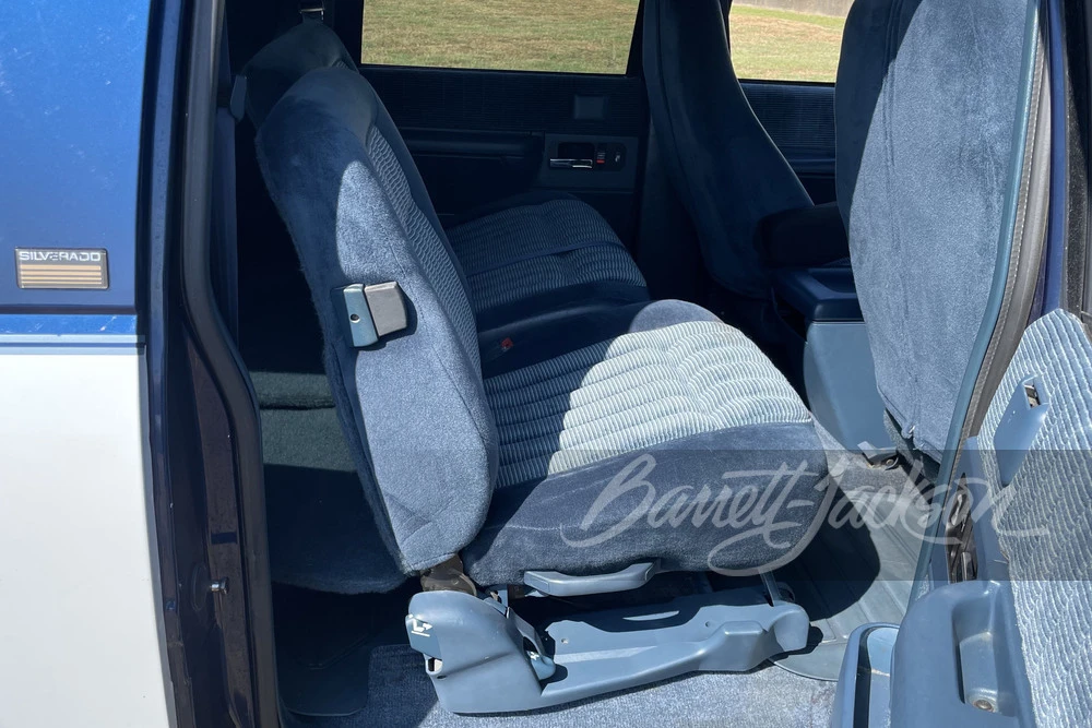 1994 Chevrolet Suburban 8th Gen - Image 16 of 31