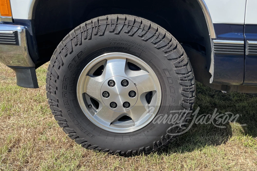 1994 Chevrolet Suburban 8th Gen - Image 21 of 31