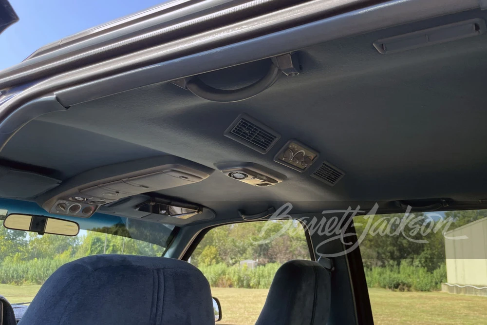 1994 Chevrolet Suburban 8th Gen - Image 28 of 31