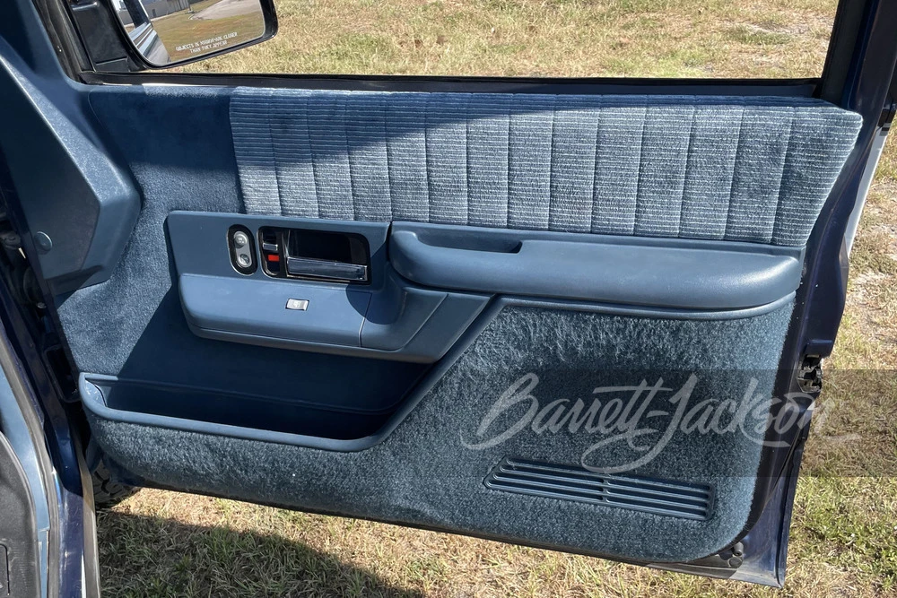 1994 Chevrolet Suburban 8th Gen - Image 30 of 31