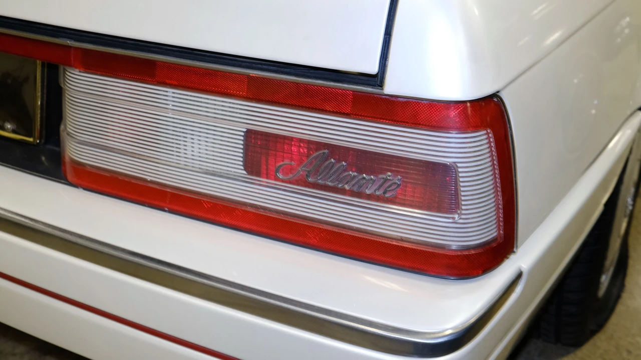 1994 Cadillac Allante - Image 8 of 14