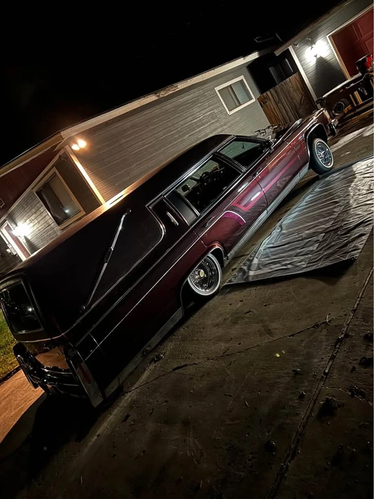 1994 Cadillac Brougham - Image 2 of 2