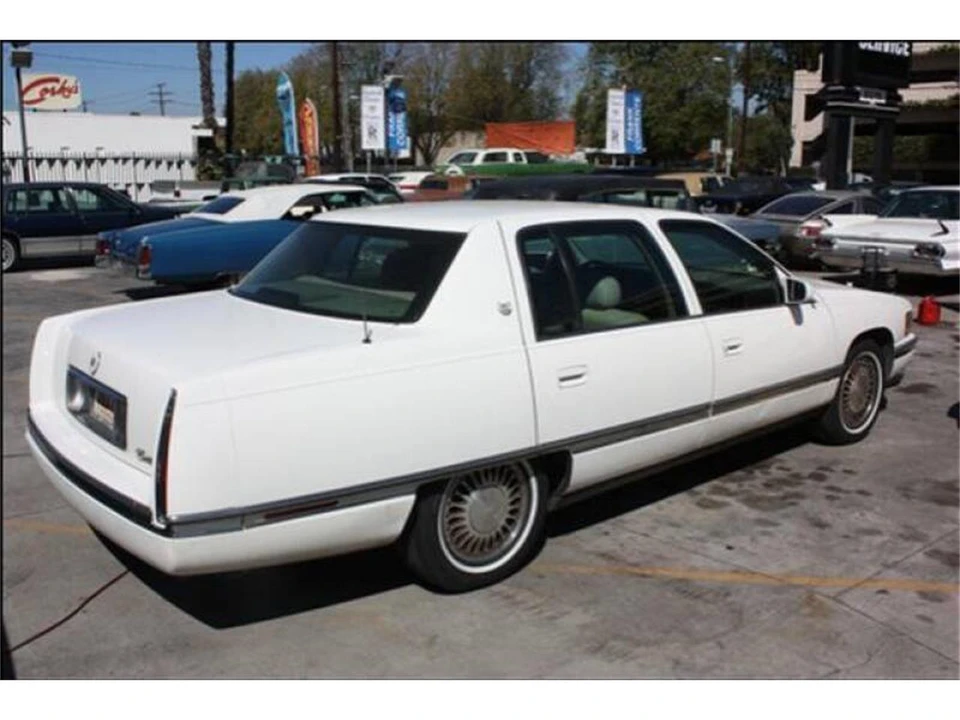 1994 Cadillac DeVille 7th Gen - Image 5 of 12
