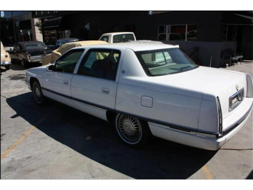 1994 Cadillac DeVille 7th Gen - Image 6 of 12
