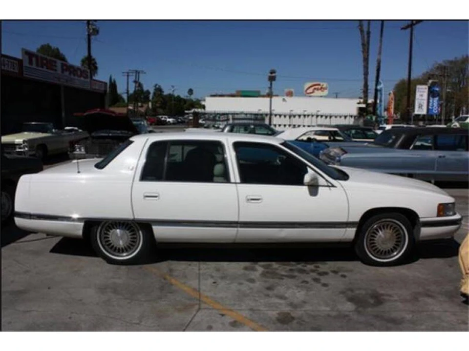 1994 Cadillac DeVille 7th Gen - Image 4 of 12