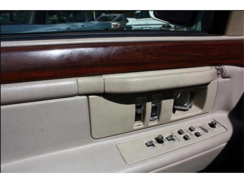 1994 Cadillac DeVille 7th Gen - Image 8 of 12