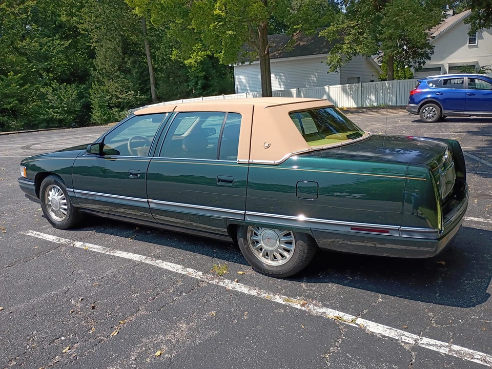 1994 Cadillac DeVille 7th Gen - Image 18 of 31