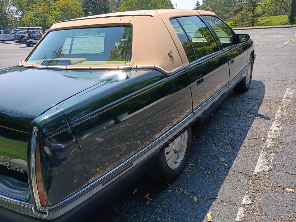 1994 Cadillac DeVille 7th Gen - Image 28 of 31