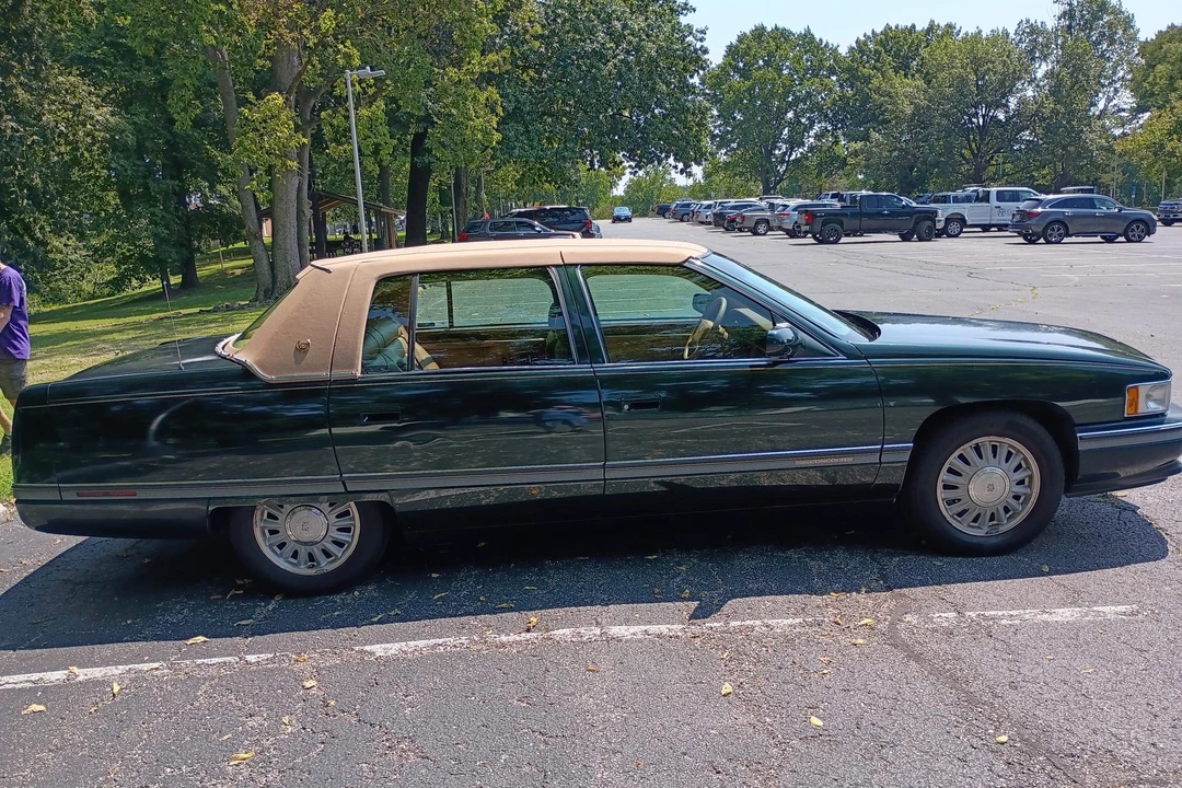 1994 Cadillac DeVille 7th Gen - Image 9 of 31