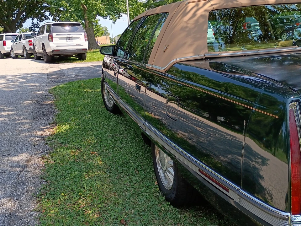 1994 Cadillac DeVille 7th Gen - Image 25 of 31