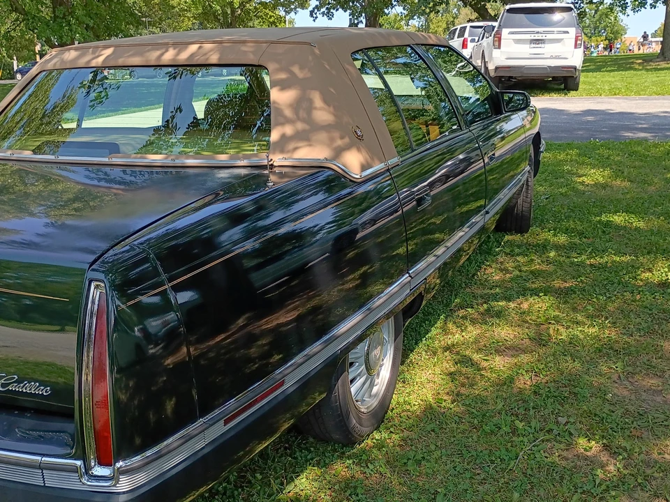 1994 Cadillac DeVille 7th Gen - Image 26 of 31