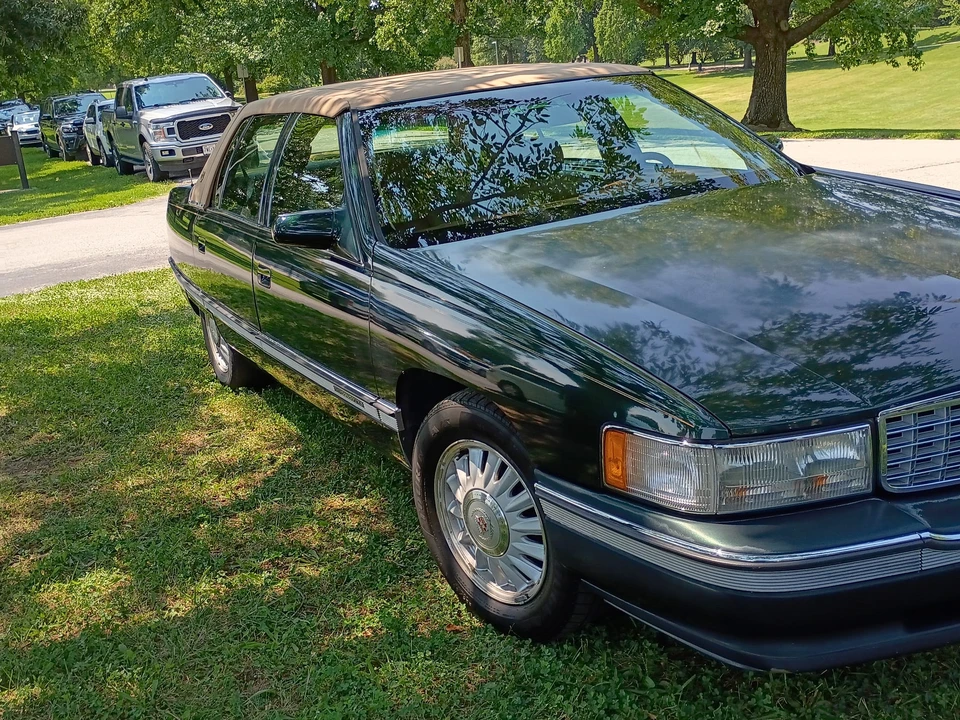 1994 Cadillac DeVille 7th Gen - Image 21 of 31