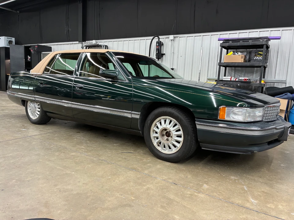 1994 Cadillac DeVille 7th Gen - Image 8 of 31