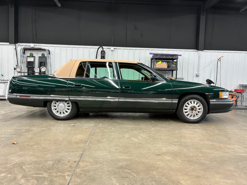 1994 Cadillac DeVille 7th Gen - Image 10 of 31