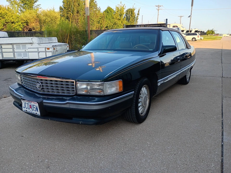 1994 Cadillac DeVille 7th Gen - Image 3 of 31