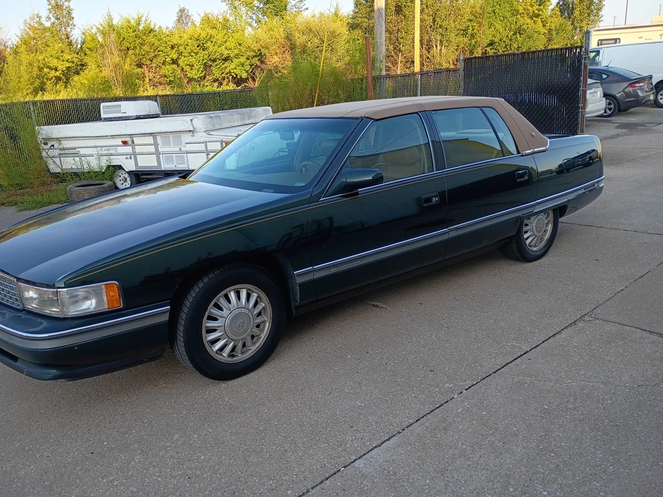 1994 Cadillac DeVille 7th Gen - Image 2 of 31