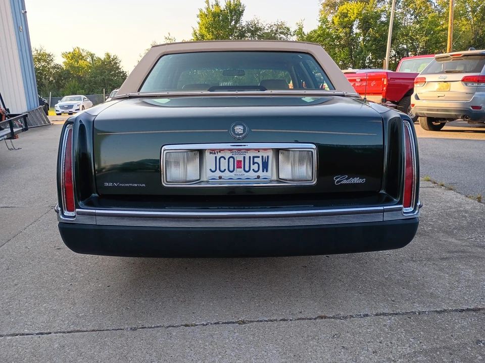1994 Cadillac DeVille 7th Gen - Image 14 of 31