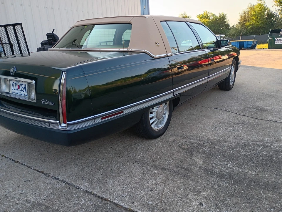1994 Cadillac DeVille 7th Gen - Image 27 of 31