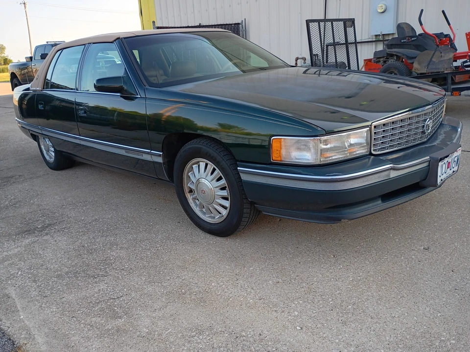 1994 Cadillac DeVille 7th Gen - Image 7 of 31