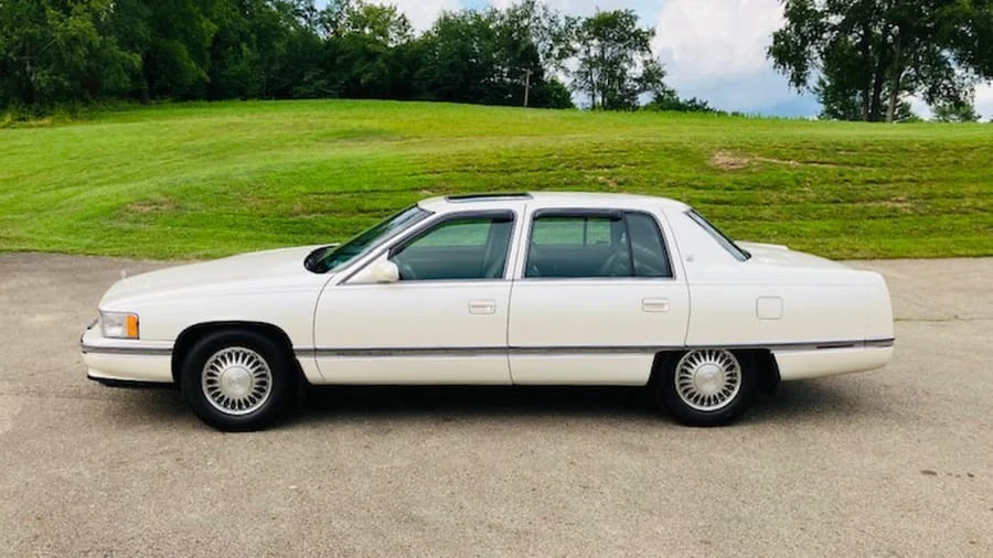 1994 Cadillac DeVille 7th Gen - Image 5 of 9