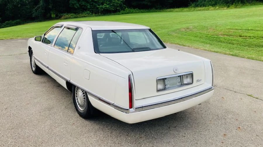 1994 Cadillac DeVille 7th Gen - Image 6 of 9
