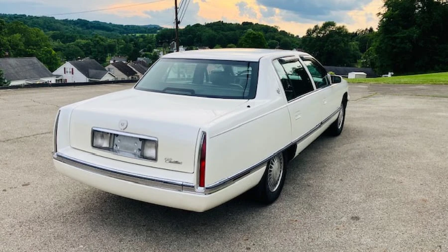 1994 Cadillac DeVille 7th Gen - Image 3 of 9