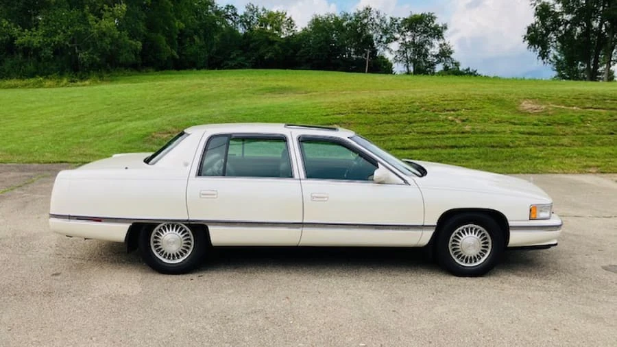 1994 Cadillac DeVille 7th Gen - Image 2 of 9