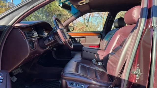 1994 Cadillac DeVille 7th Gen - Image 4 of 16