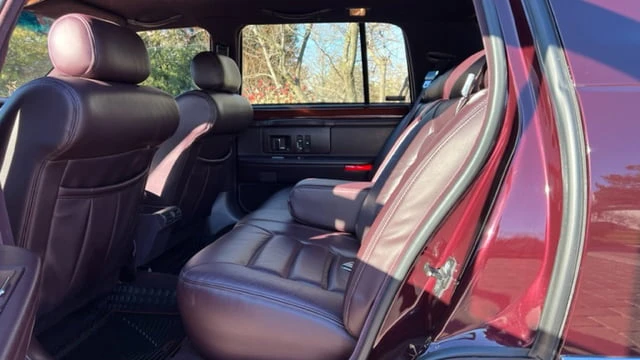1994 Cadillac DeVille 7th Gen - Image 5 of 16