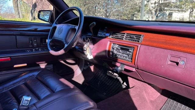 1994 Cadillac DeVille 7th Gen - Image 7 of 16