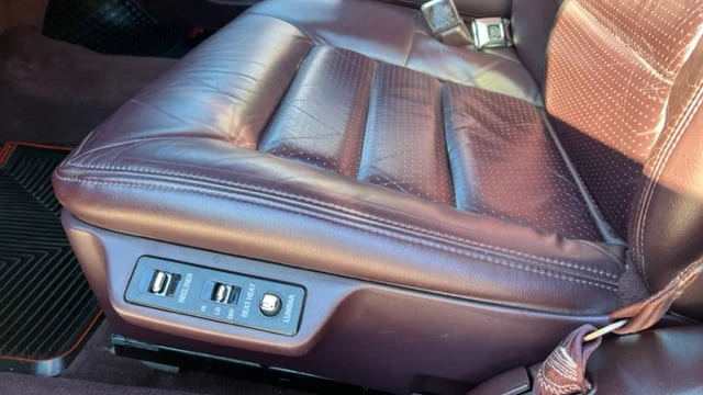 1994 Cadillac DeVille 7th Gen - Image 11 of 16