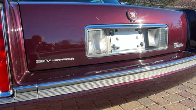1994 Cadillac DeVille 7th Gen - Image 12 of 16