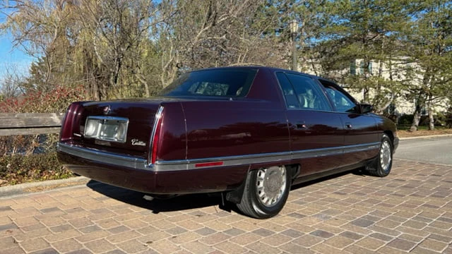 1994 Cadillac DeVille 7th Gen - Image 15 of 16