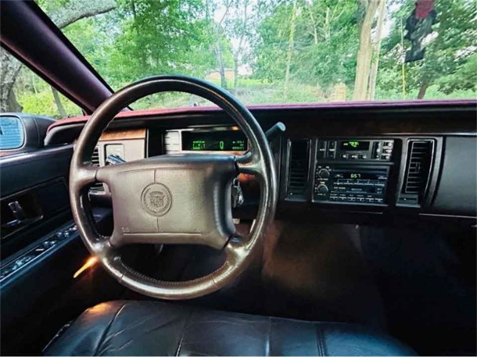 1994 Cadillac Fleetwood - Image 8 of 10