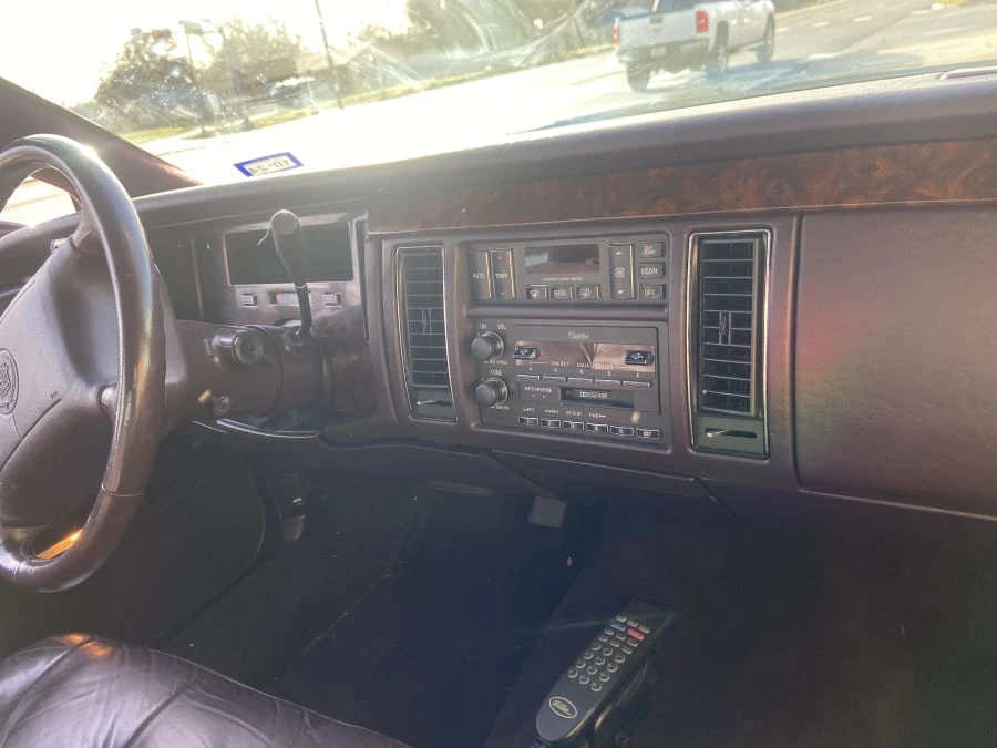 1994 Cadillac Fleetwood - Image 9 of 10