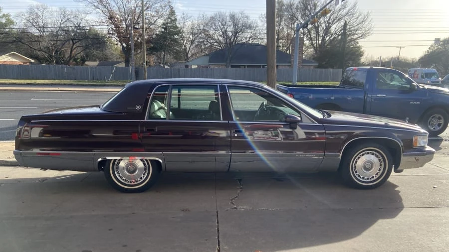 1994 Cadillac Fleetwood - Image 2 of 10