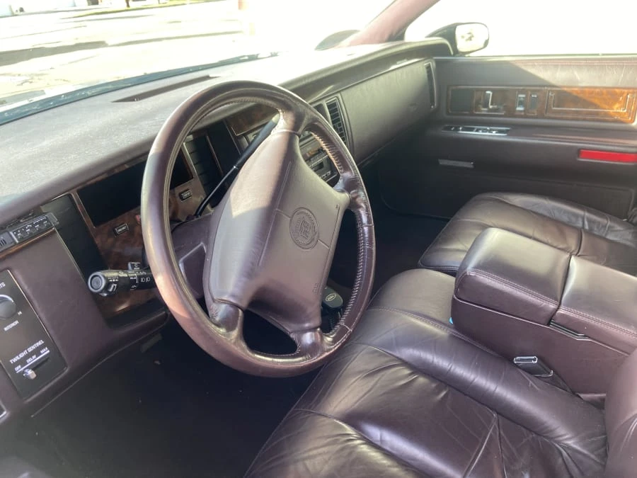 1994 Cadillac Fleetwood - Image 7 of 10