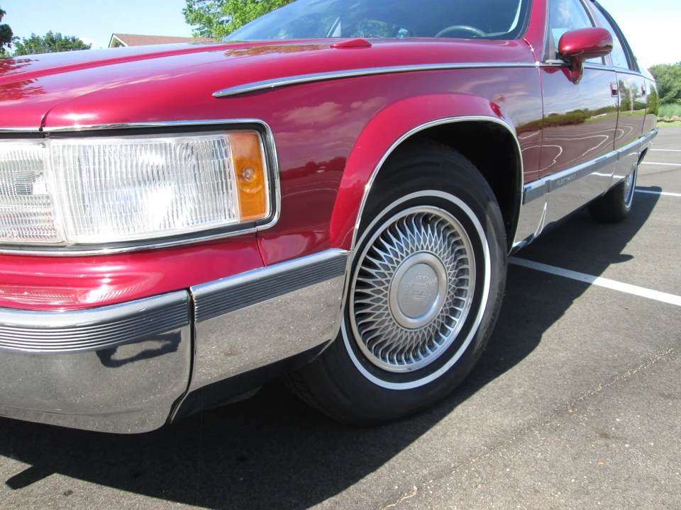 1994 Cadillac Fleetwood - Image 15 of 31