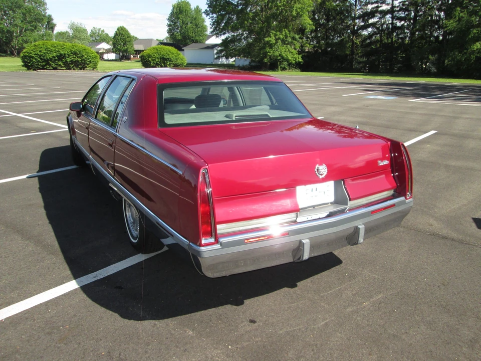 1994 Cadillac Fleetwood - Image 9 of 31