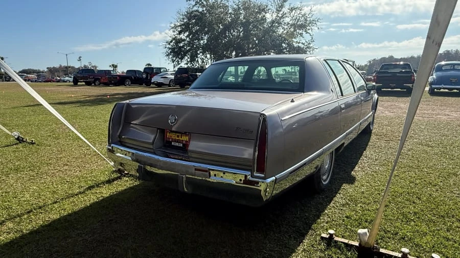 1994 Cadillac Fleetwood - Image 2 of 9