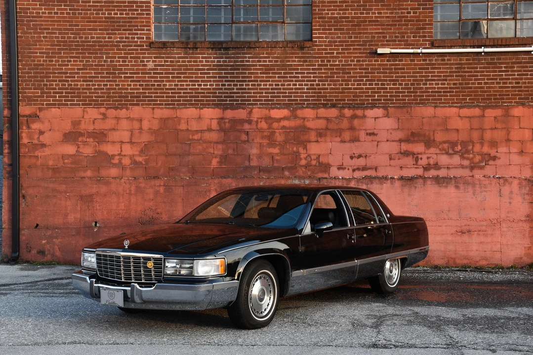 1994 Cadillac Fleetwood - Image 2 of 31