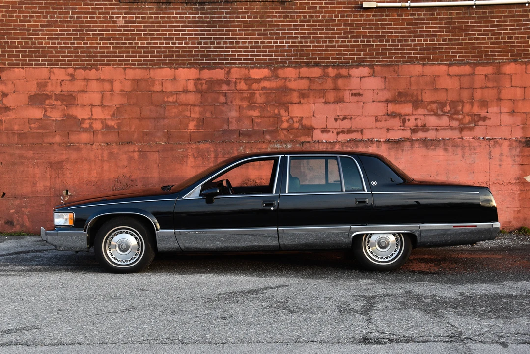 1994 Cadillac Fleetwood - Image 8 of 31