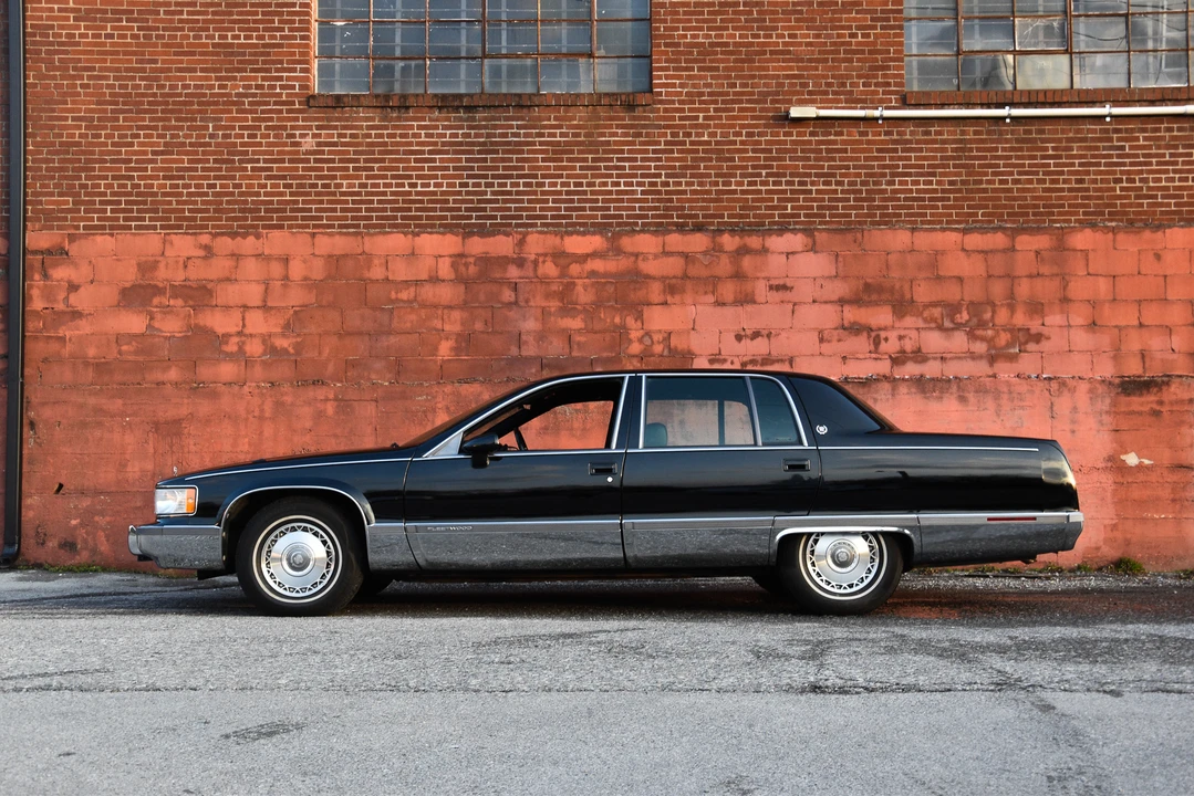 1994 Cadillac Fleetwood - Image 10 of 31