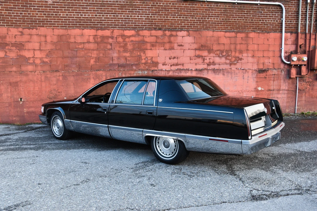 1994 Cadillac Fleetwood - Image 11 of 31