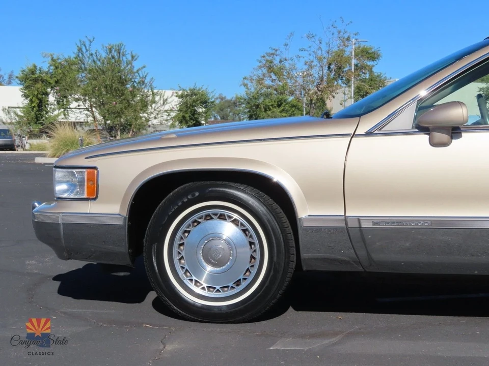 1994 Cadillac Fleetwood - Image 17 of 21