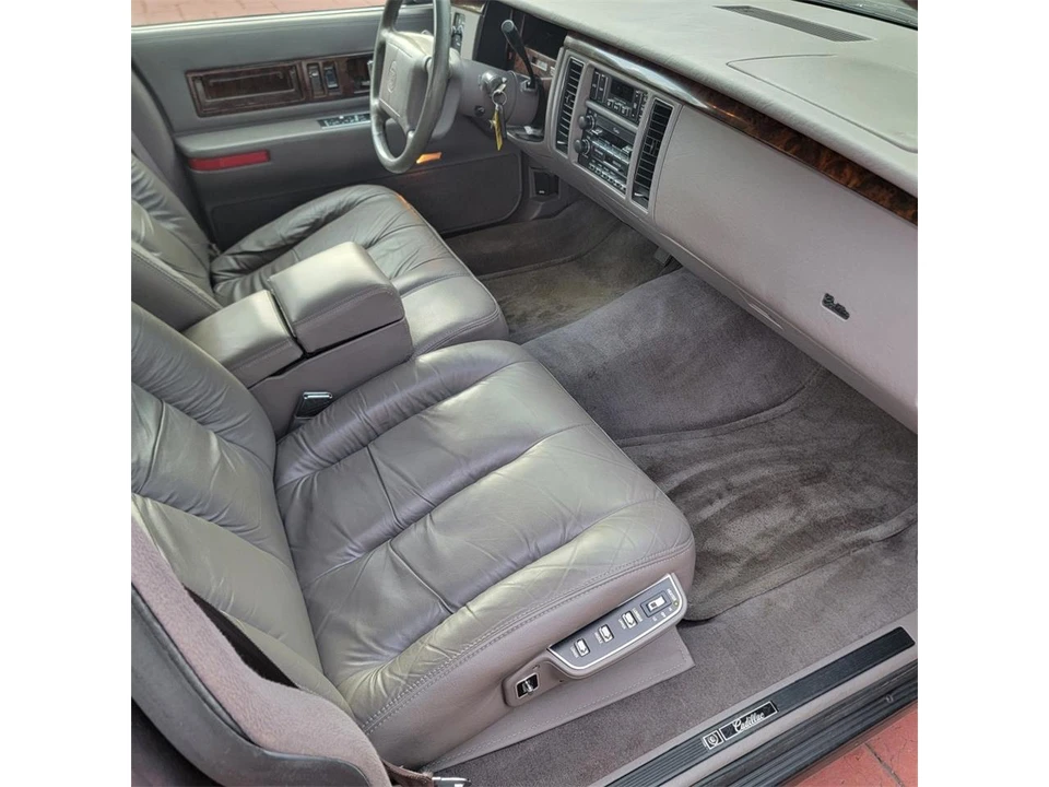 1994 Cadillac Fleetwood - Image 20 of 31