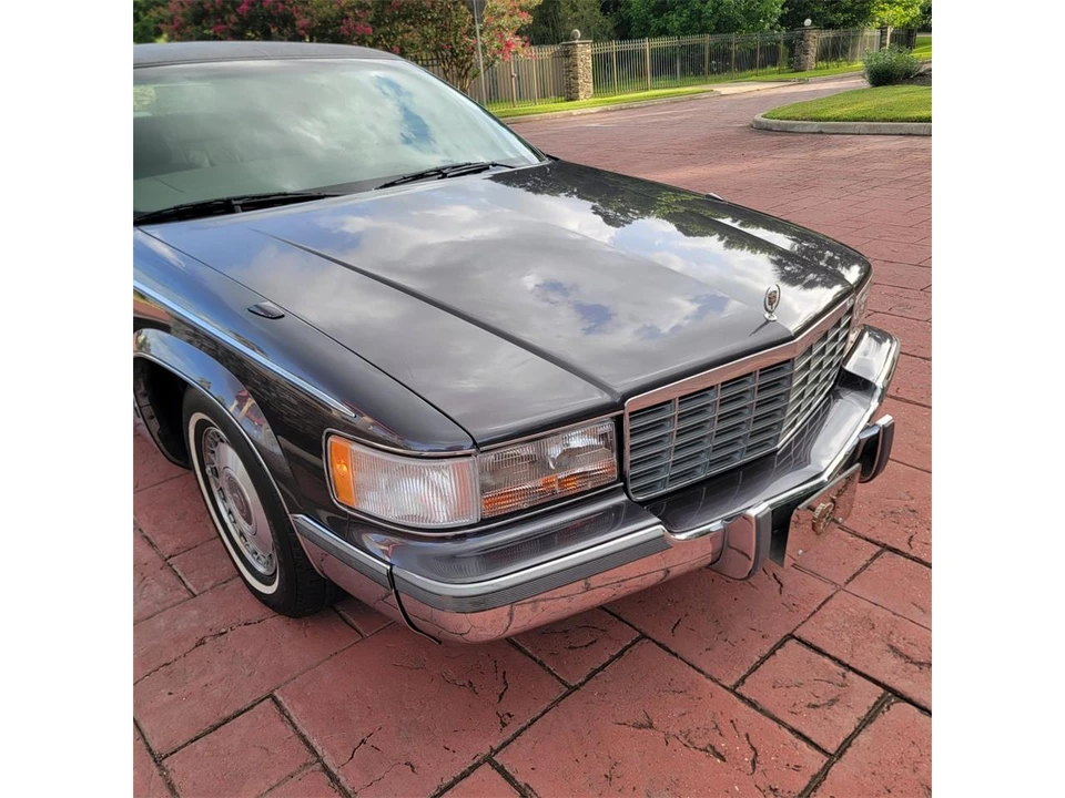1994 Cadillac Fleetwood - Image 11 of 31