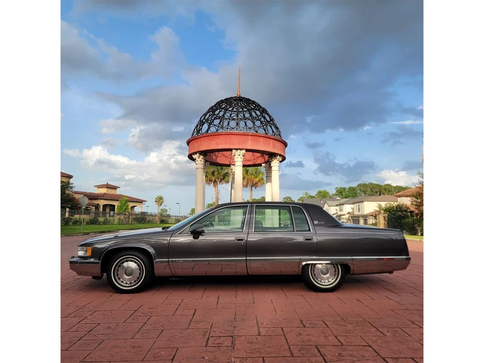 1994 Cadillac Fleetwood - Image 2 of 31