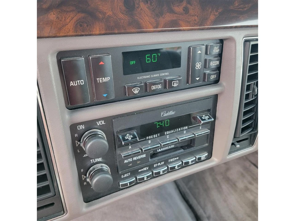 1994 Cadillac Fleetwood - Image 26 of 31