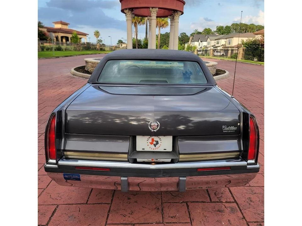 1994 Cadillac Fleetwood - Image 8 of 31